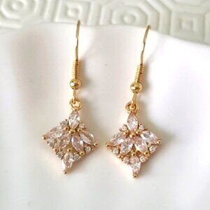 Vintage Style Crystal Drop Gold Tone Earrings